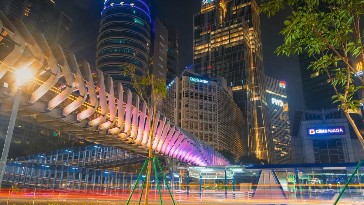 Gubernur DKI Jakarta Pramono Anung mendorong BUMD untuk meningkatkan daya saing dan berani melakukan ekspansi. Baca selengkapnya di beritaekonomi.id. #BisnisIndonesia #BUMD #EkonomiJakarta