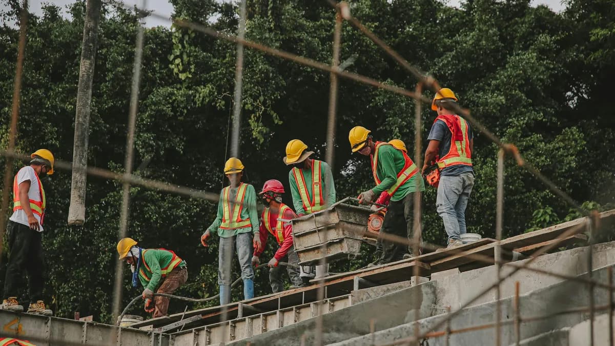 Krisis material konstruksi dan peluang investasi energi Rusia. Baca selengkapnya di beritaekonomi.id. #IndustriIndonesia #Infrastruktur #Energi